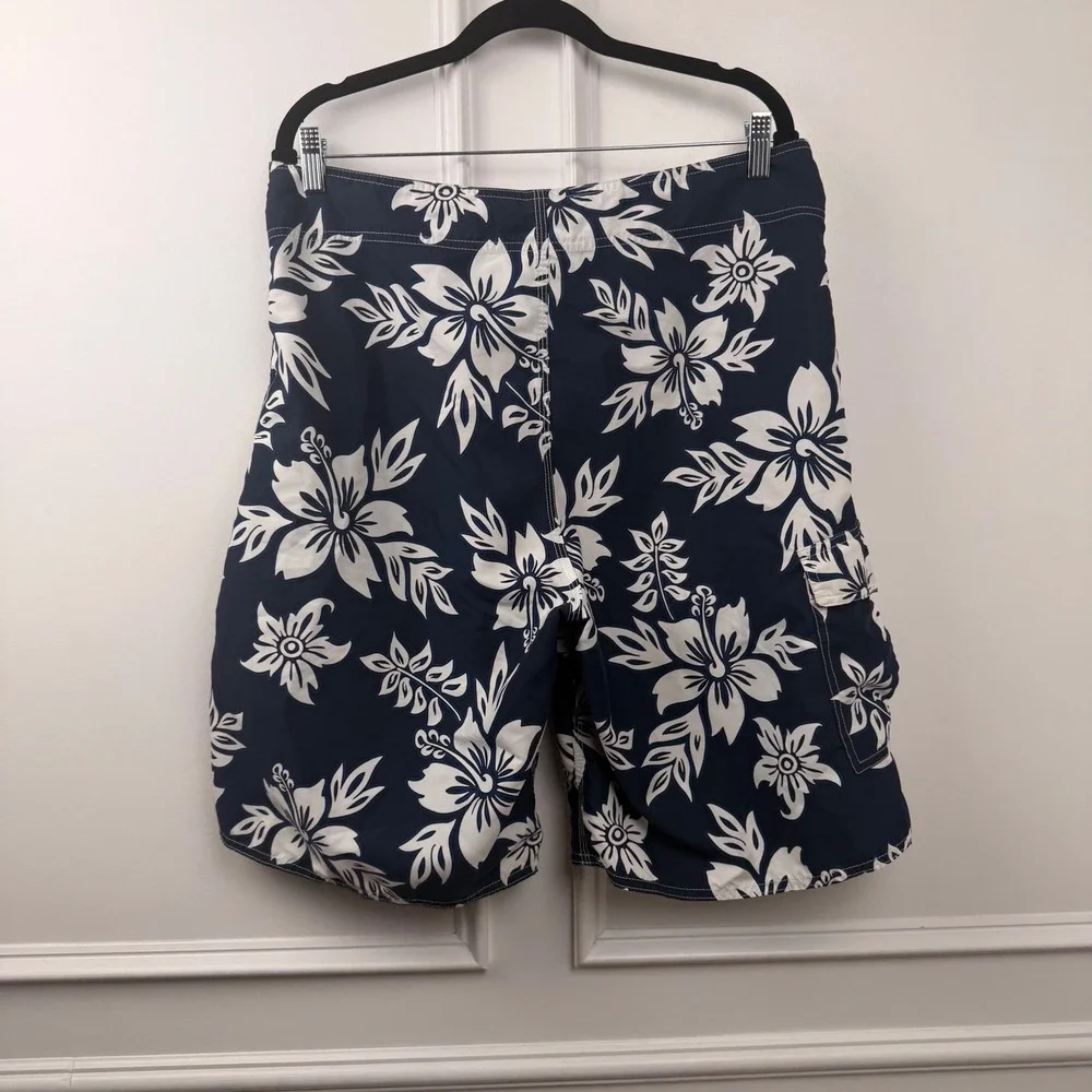 Kirra Mens Hibiscus Floral Board Shorts Navy Blue White Swim Trunks Cargo Pocket